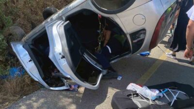 MUĞLA’NIN MENTEŞE İLÇESİ YERKESİK YOLU ÜZERİNDE DİREKSİYON HAKİMİYETİNİ KAYBEDEN SÜRÜCÜNÜN