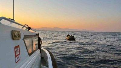 MUĞLA’NIN DALAMAN İLÇESİ AÇIKLARINDA BİNDİKLERİ LASTİK BOTUN MOTOR ARIZASI YAPMASI