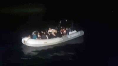 DATÇA’DA LASTİK BOTLARI ARIZA YAPAN DÜZENSİZ GÖÇMENLER KURTARILDI