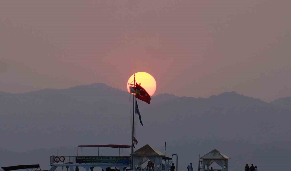 TÜRK BAYRAĞI ALTINDA GÜN