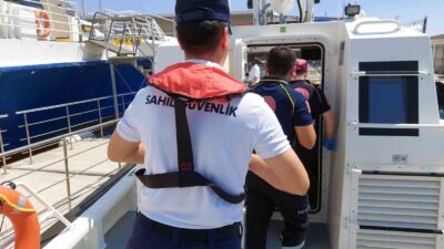 MUĞLA’NIN BODRUM İLÇESİ AÇIKLARINDA SEYREDEN GEZİ TEKNESİNDE RAHATSIZLANAN VATANDAŞ SAHİL