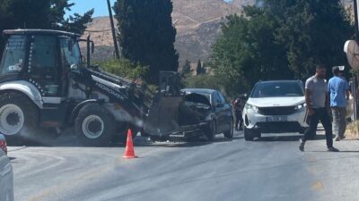 MUĞLA'NIN BODRUM İLÇESİNDE OTOMOBİL İLE KEPÇENİN KARIŞTIĞI TRAFİK KAZASINDA AĞIR