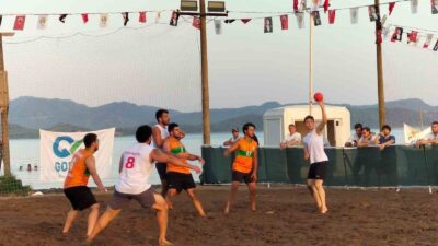KÖYCEĞİZ’DE PLAJ HENTBOLU TURNUVASINDA 14 TAKIM MÜCADELE ETTİ