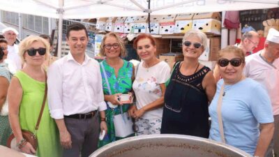 MARMARİS BELEDİYESİ, MUHARREM AYI DOLAYISIYLA VATANDAŞLARA AŞURE İKRAM ETTİ. AŞURE