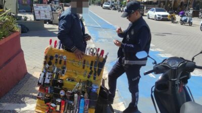 MUĞLA (İHA) - MARMARİS BELEDİYESİ ZABITA MÜDÜRLÜĞÜ EKİPLERİ BİRÇOK ALANDAKİ