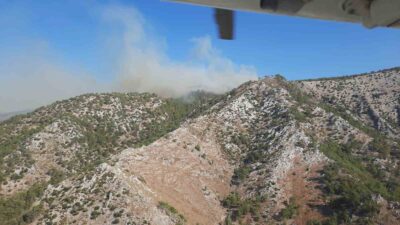 MUĞLA’NIN MİLAS İLÇESİNDE ORMAN YANGINI MEYDANA GELİRKEN, EKİPLER ALEVLERİ KONTROL