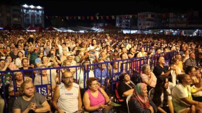 TÜRK HALK MÜZİĞİ’NİN ÜNLÜ SANATÇISI MUSA EROĞLU ORTACA FESTİVALİ’NDE SEVENLERİ