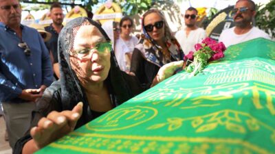 BURDUR’DA DÜN HAYATIN KAYBEDEN ÜNLÜ SANATÇI SAFİYE SOYMAN’IN OĞLU 52