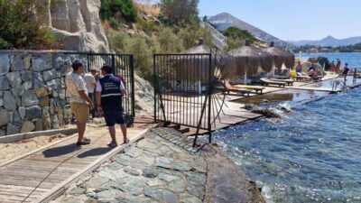 MUĞLA’NIN BODRUM İLÇESİNDE SAHİLE YAPILAN KAPI, BODRUM BELEDİYESİ VE MİLLİ