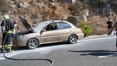 MUĞLA’NIN SAKARTEPE RAMPASINDA SEYİR HALİNDEKİ ARACIN MOTOR BÖLÜMÜNDE BAŞLAYAN YANGIN