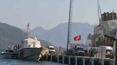 MUĞLA’NIN MARMARİS İLÇESİ KEÇİ ADASI AÇIKLARINDA YANAN AHŞAP GEZİ TEKNESİNDE