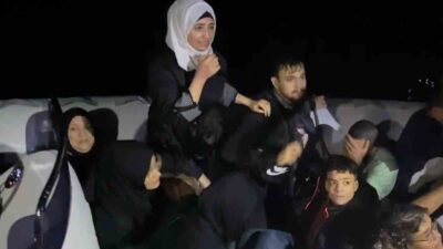 MUĞLA’NIN DATÇA İLÇESİ AÇIKLARINDA YASA DIŞI YOLLARDAN LASTİK BOT İLE