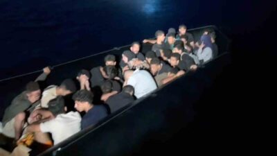 MUĞLA’NIN DATÇA İLÇE AÇIKLARINDA LASTİK BOTLAR İLE YASA DIŞI YOLLARDAN