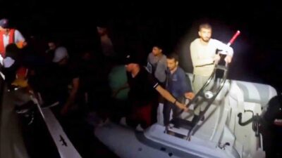 MUĞLA’NI DATÇA İLÇESİNDE İKİ AYRI DÜZENSİZ GÖÇMEN OLAYINDA BİNDİKLERİ LASTİK