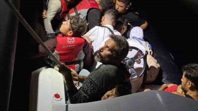 FETHİYE’DE 17 DÜZENSİZ GÖÇMEN VE BİR GÖÇMEN KAÇAKÇILIĞI ŞÜPHELİSİ YAKALANDI