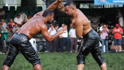 GELENEKSEL YAYLA SEKİ YAĞLI GÜREŞLERİ’Nİ ‘ÖZKAYA’ KAZANDI