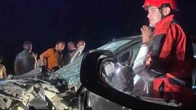 YATAĞAN-KAVAKLIDERE YOLUNDA MEYDANA GELEN TRAFİK KAZASINDA ÜÇ KİŞİ ARAÇTA SIKIŞTI,