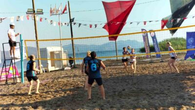 KÖYCEĞİZ’DE 3. ZAFER KUPASI PLAJ VOLEYBOLU TURNUVASI TÜM HIZIYLA SÜRÜYOR