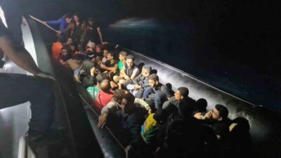 DALAMAN AÇIKLARINDA LASTİK BOTLARDA 39 DÜZENSİZ GÖÇMEN YAKALANDI