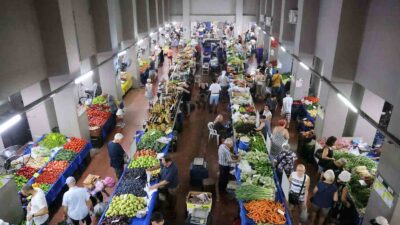 MARMARİS BELEDİYESİ, ESNAFIN VE VATANDAŞLARIN TALEBİ ÜZERİNE PAZAR YERİNE SU