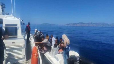 MUĞLA’NIN MARMARİS İLÇESİ AÇIKLARINDA LASTİK BOT İLE YASA DIŞI YOLLARDAN