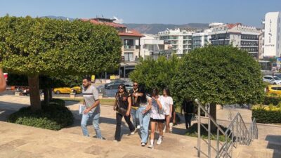 MUĞLA'NIN MARMARİS İLÇESİNDE, 2 KIZ ÇOCUĞUNUN AKRANLARI TARAFINDAN DARP EDİLEREK