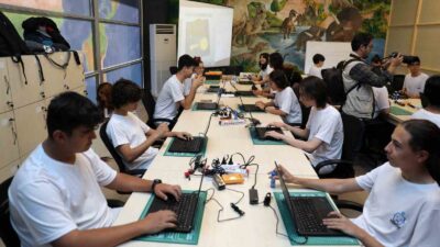 MUĞLA (İHA) - MENTEŞE’DE ÇOCUKLARIN BİLİMİN IŞIĞINDA TEKNOLOJİYİ YAKINDAN TAKİP