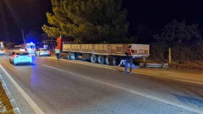 MUĞLA'NIN BODRUM İLÇESİNDE MEYDANA GELEN TRAFİK KAZASINDA TIR'A ARKADAN ÇARPAN