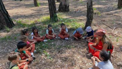 ÖĞRENCİLERDEN TIBBİ BİTKİLER KOLEKSİYON BAHÇESİNİ ZİYARET