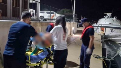 MUĞLA’NIN FETHİYE İLÇESİ AÇIKLARINDA SEYREDEN ÖZEL TEKNEDE YARALANAN VATANDAŞ SAHİL