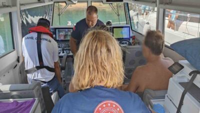 MUĞLA’NIN MARMARİS İLÇESİ AÇIKLARINDA SEYREDEN YELKENLİ TEKNEDE RAHATSIZLANAN VATANDAŞ SAHİL