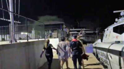 MUĞLA’NIN FETHİYE İLÇESİ AÇIKLARINDA SEYREDEN TİCARİ YATTA RAHATSIZLANAN VATANDAŞ SAHİL