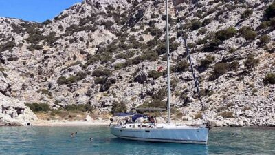 MUĞLA’NIN MARMARİS İLÇESİ AÇIKLARINDA YELKENLİ TEKNE İLE YASA DIŞI YOLLARDAN