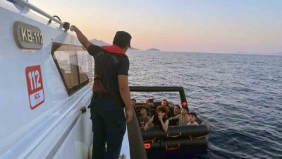 YUNAN SAHİL GÜVENLİK EKİPLERİ 10 DÜZENSİZ GÖÇMENİ TÜRK KARASULARINA GERİ