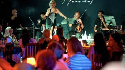 AYŞE EKİZ, HERODOT BEACH OTEL SAHNESİ COŞTURDU