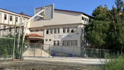 MARMARİS’TE DEPREME DAYANIKSIZ OKULUN YIKIMI BAŞLADI