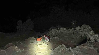 MUĞLA'NIN MARMARİS İLÇESİNDE UÇURUM KENARINDA MAHSUR KALAN İKİ KİŞİ MUĞLA