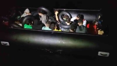 MİLAS AÇIKLARINDA 17 DÜZENSİZ GÖÇMEN YAKALANDI