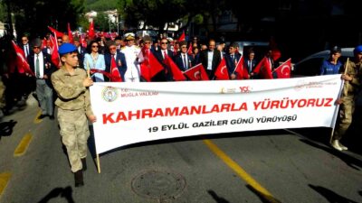 MUĞLA’NIN MENTEŞE İLÇESİNDE 19 EYLÜL GAZİLER GÜNÜ DOLAYISIYLA DÜZENLENEN YÜRÜYÜŞ