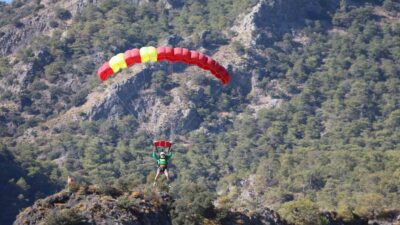 24. ULUSLARARASI ÖLÜDENİZ HAVA OYUNLARI FESTİVALİ COŞKUYLA DEVAM EDİYOR