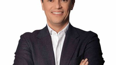 CUMHURİYET BAYRAMI DOLAYISIYLA BİR MESAJ YAYINLAYAN MARMARİS BELEDİYE BAŞKANI ACAR