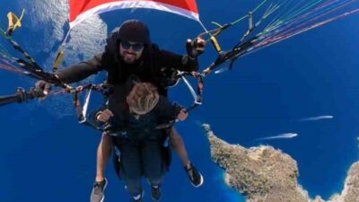 CUMHURİYET BAYRAMINI GÖKYÜZÜNDE TÜRK BAYRAĞI AÇARAK KUTLADILAR