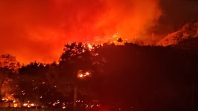 DALAMAN ORMAN YANGINI RÜZGARLA BİRLİKTE BÜYÜDÜ