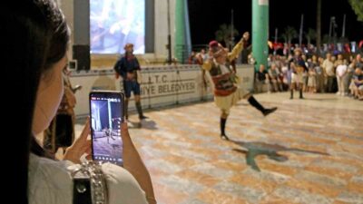 FETHİYE'DE HALK OYUNLARI FESTİVALİ COŞKUYLA GERÇEKLEŞTİ