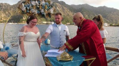 TURİZM SEZONUNUN VE YAZDAN KALMA GÜNLERİN DEVAM ETTİĞİ MUĞLA'NIN MARMARİS