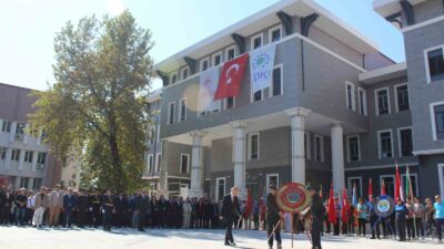 KÖYCEĞİZ’DE CUMHURİYET’İN 101. YILI KUTLAMALARI ÇELENK TÖRENİYLE BAŞLADI