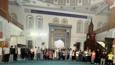 KÖYCEĞİZ’DE GENÇLER ŞEHİTLER VE MAZLUMLAR İÇİN DUADAYDI