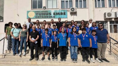 KÖYCEĞİZ’DE KAN BAĞIŞINA DESTEK VEREN ÖĞRENCİLER MADALYALARINI ALDI