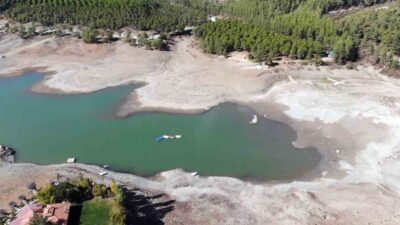ULA GÖLETİ'NİN SU SEVİYESİ SON YILLARIN EN DÜŞÜK SEVİYESİNE ULAŞTI.