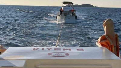 MUĞLA’NIN FETHİYE İLÇESİ AÇIKLARINDA SEYREDEN VE İÇİNDE 4 KİŞİ BULUNAN